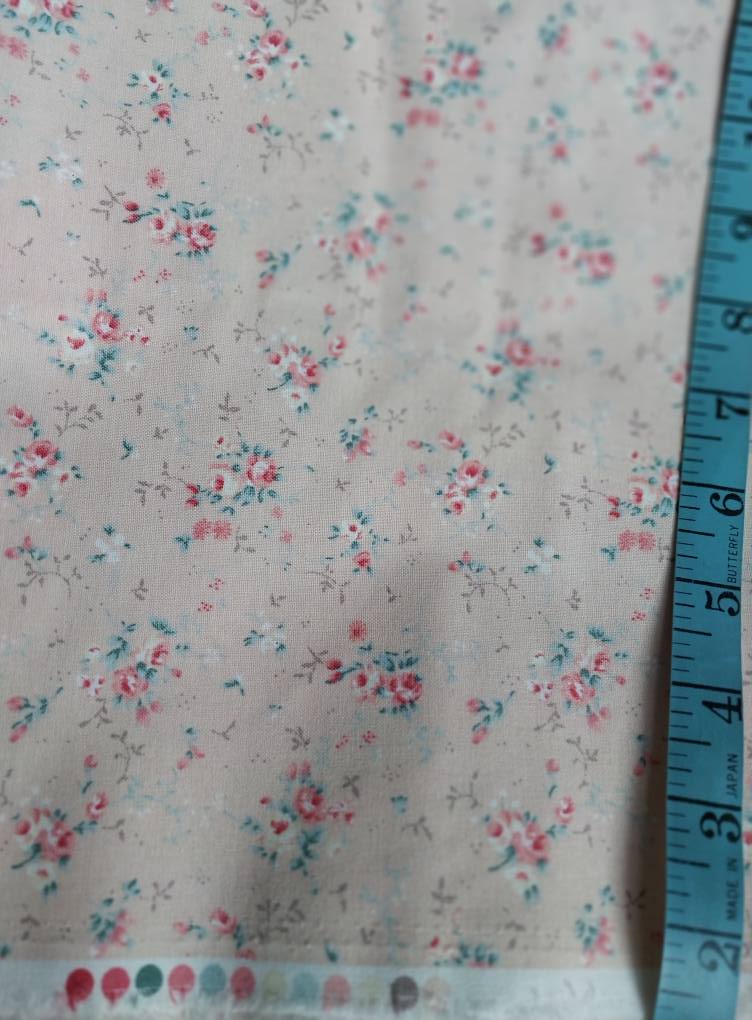 Mini floral on peach