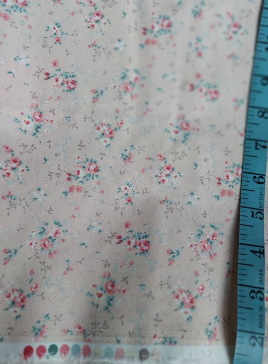 Mini floral on peach